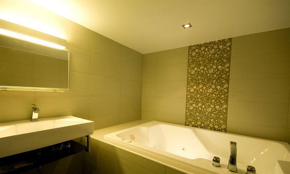 The Riverside Hotel Esthetics Καοσιούνγκ Εξωτερικό φωτογραφία